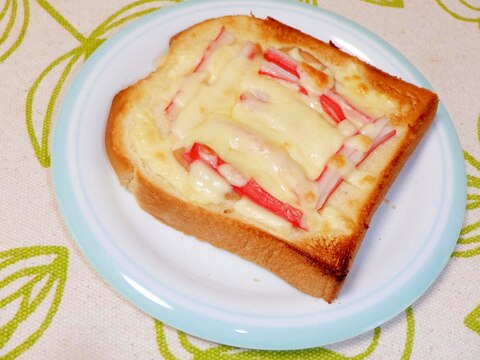 簡単♪新生姜とカニカマのチーズトースト